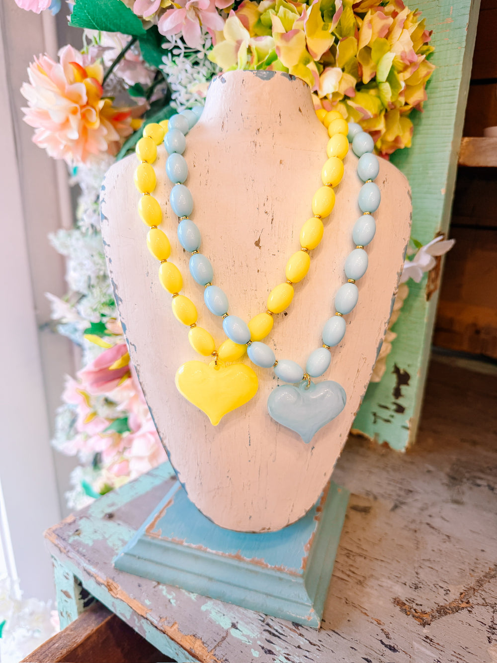 ROXIE LUCITE HEART NECKLACE - YELLOW