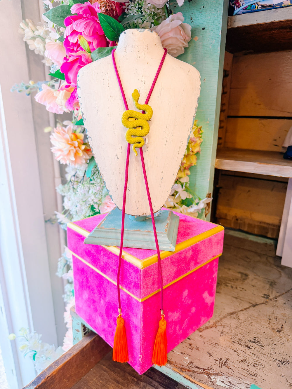 SNAKE OLIVE GREEN BOLO - FUCHSIA/ORANGE