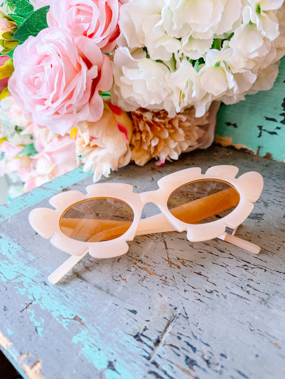 MADRID FLORAL SCALLOP SUNGLASSES
