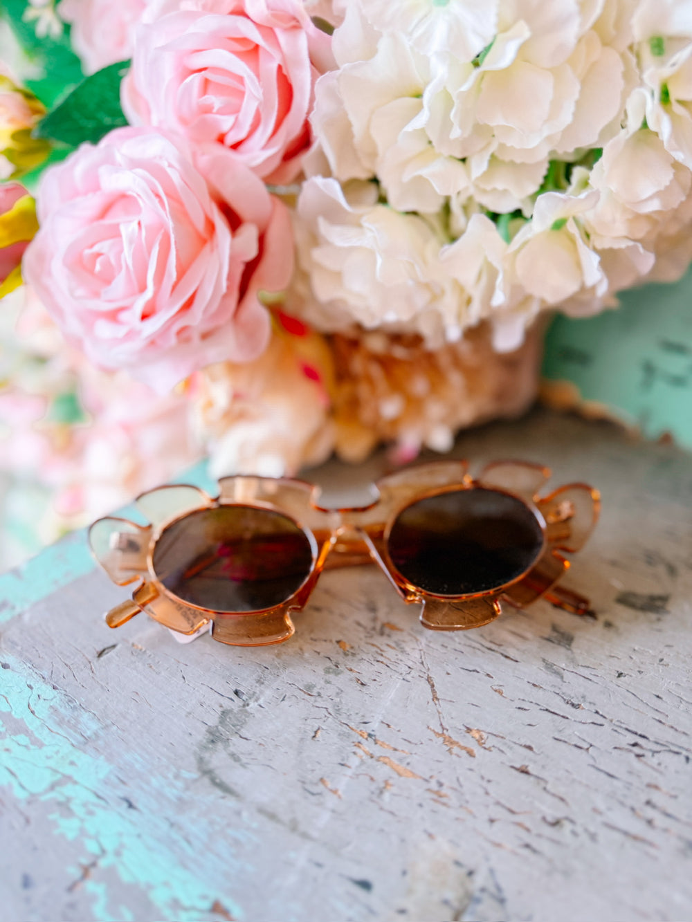 MADRID FLORAL SCALLOP SUNGLASSES
