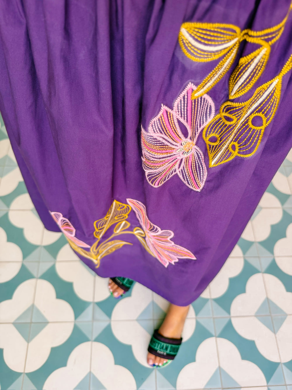 ISABELLA EMBROIDERED FLORAL MIDI DRESS - PURPLE