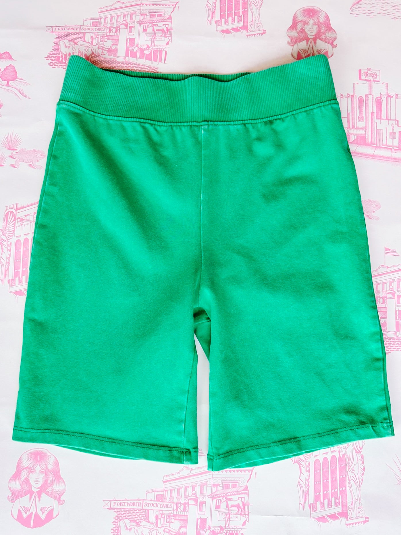 BE YOU BIKER SHORTS - KELLY GREEN