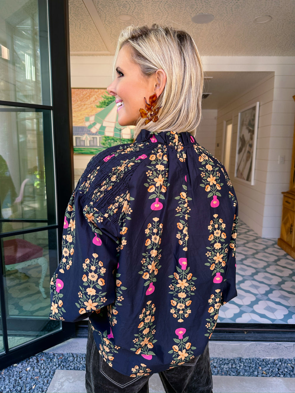 VASE OF HER OWN FLOWERS TASSEL TOP - BLACK