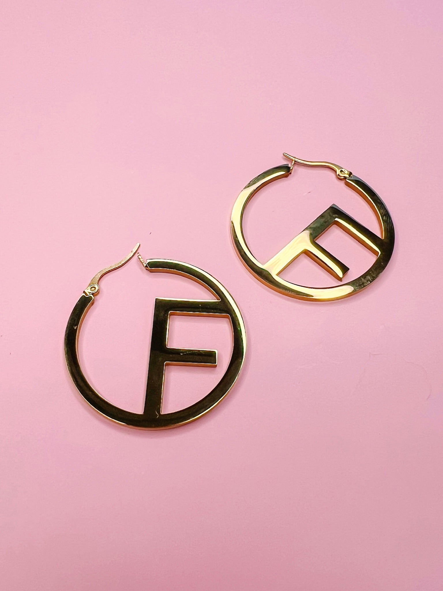 ICONIC INITIAL GOLD HOOP EARRING