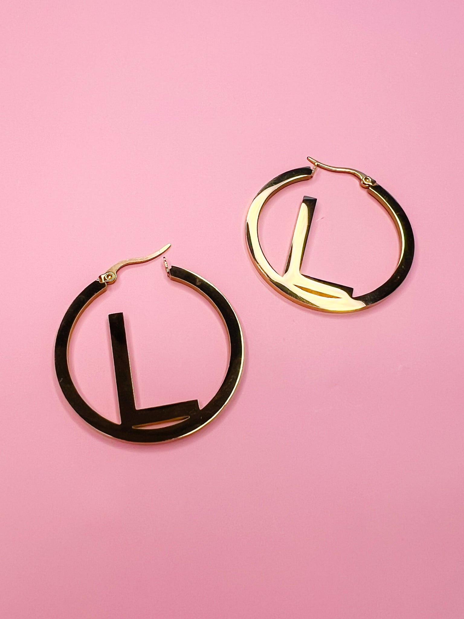 ICONIC INITIAL GOLD HOOP EARRING