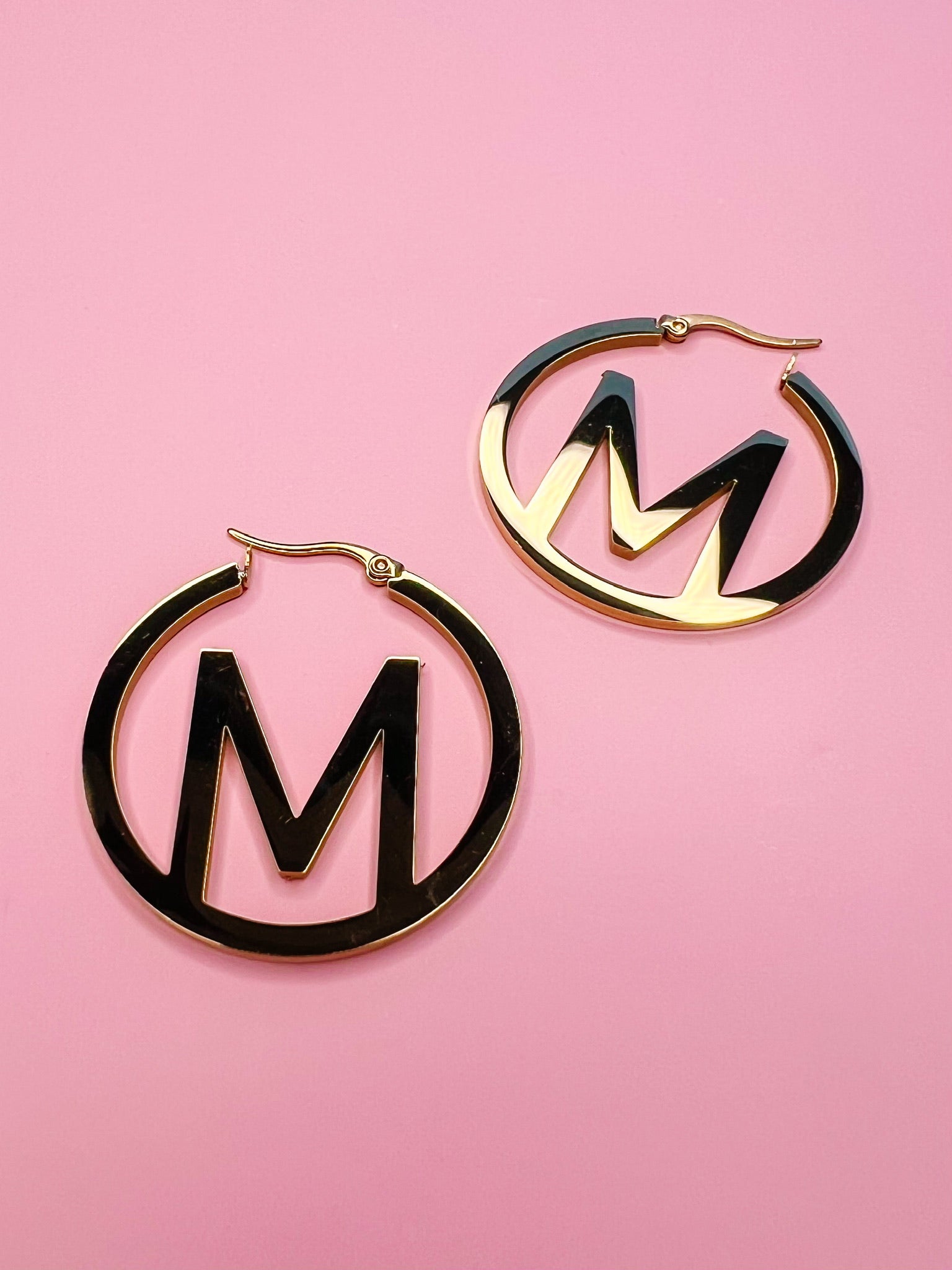 ICONIC INITIAL GOLD HOOP EARRING