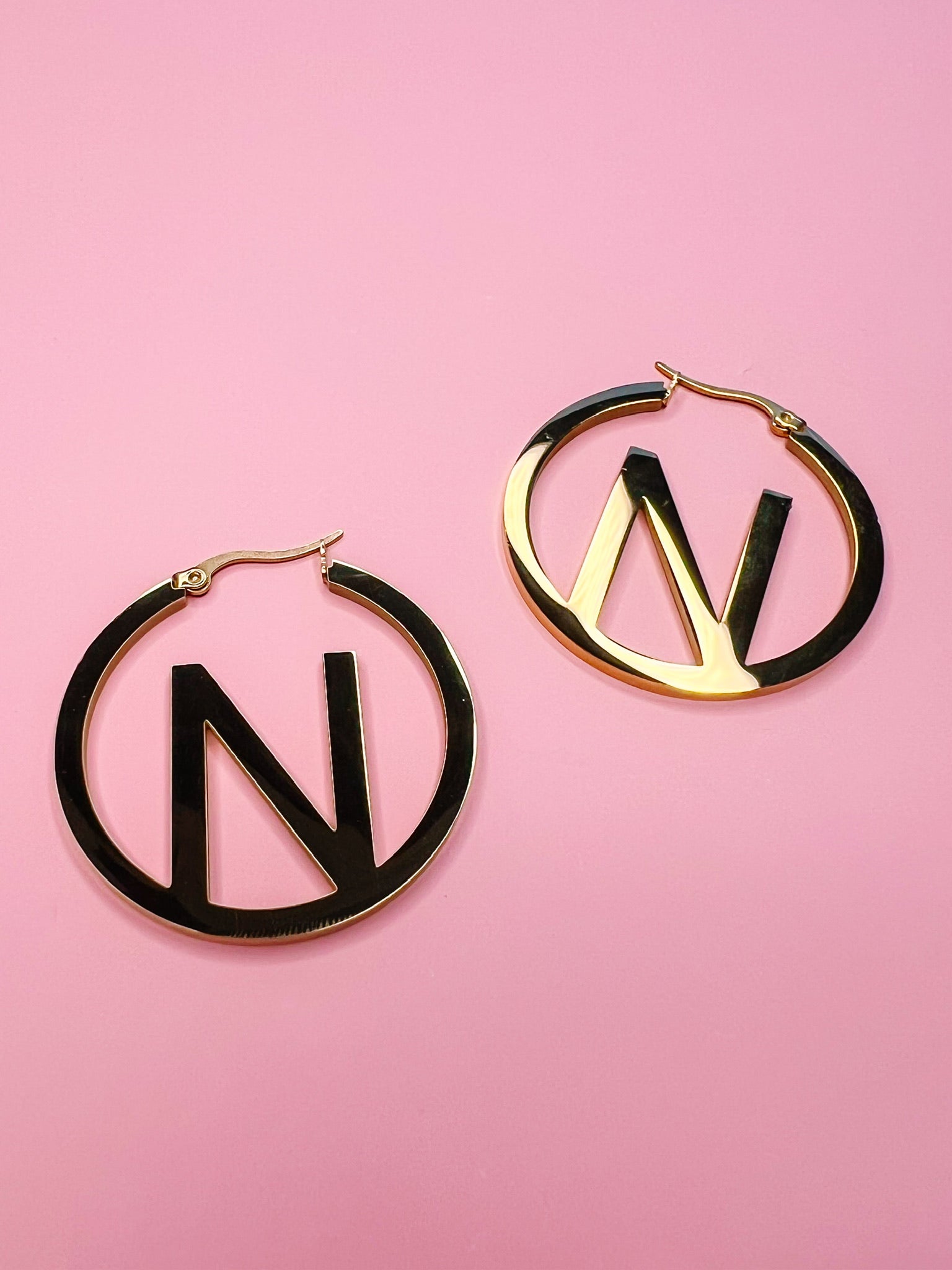 ICONIC INITIAL GOLD HOOP EARRING