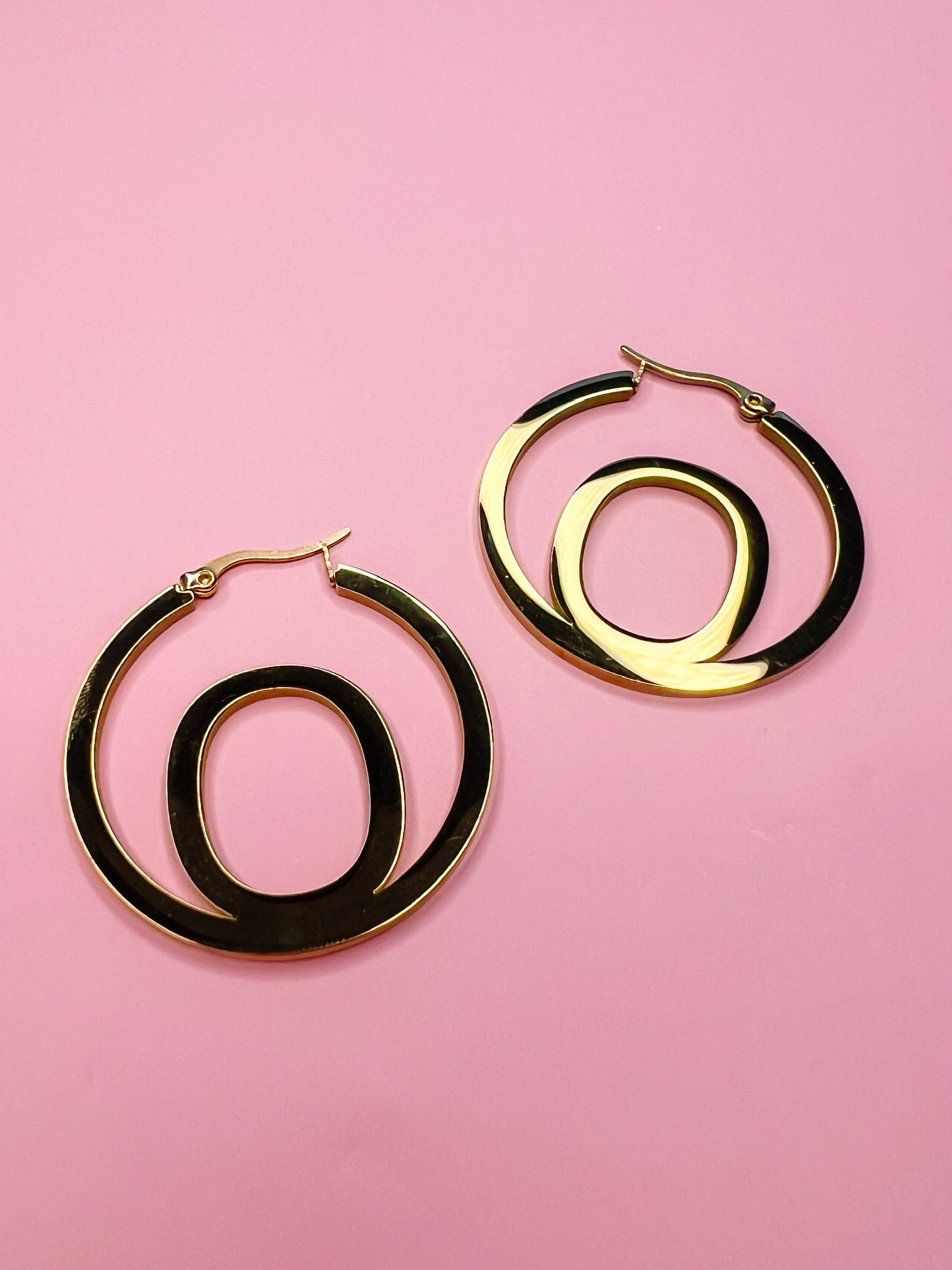 ICONIC INITIAL GOLD HOOP EARRING