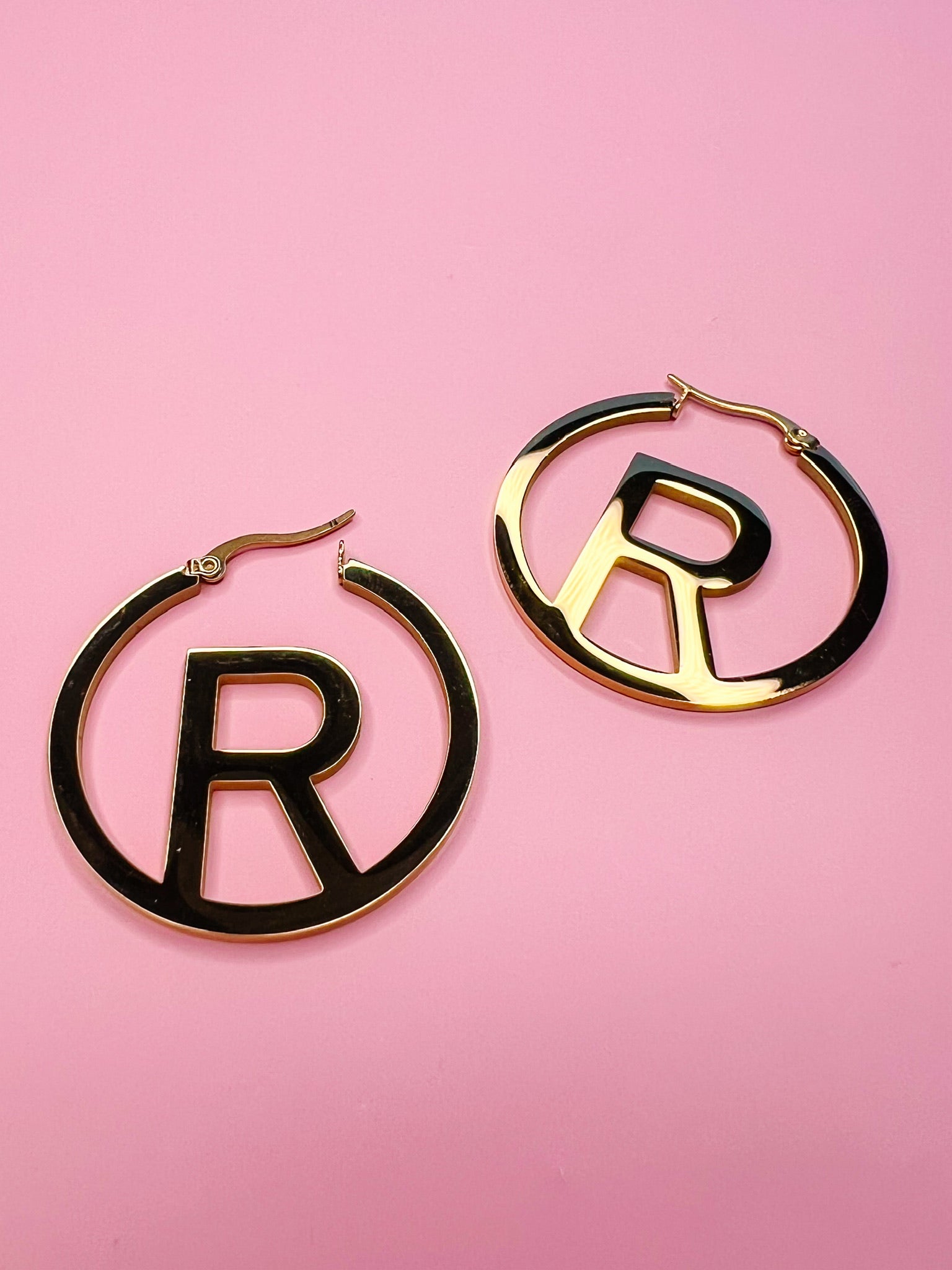 ICONIC INITIAL GOLD HOOP EARRING