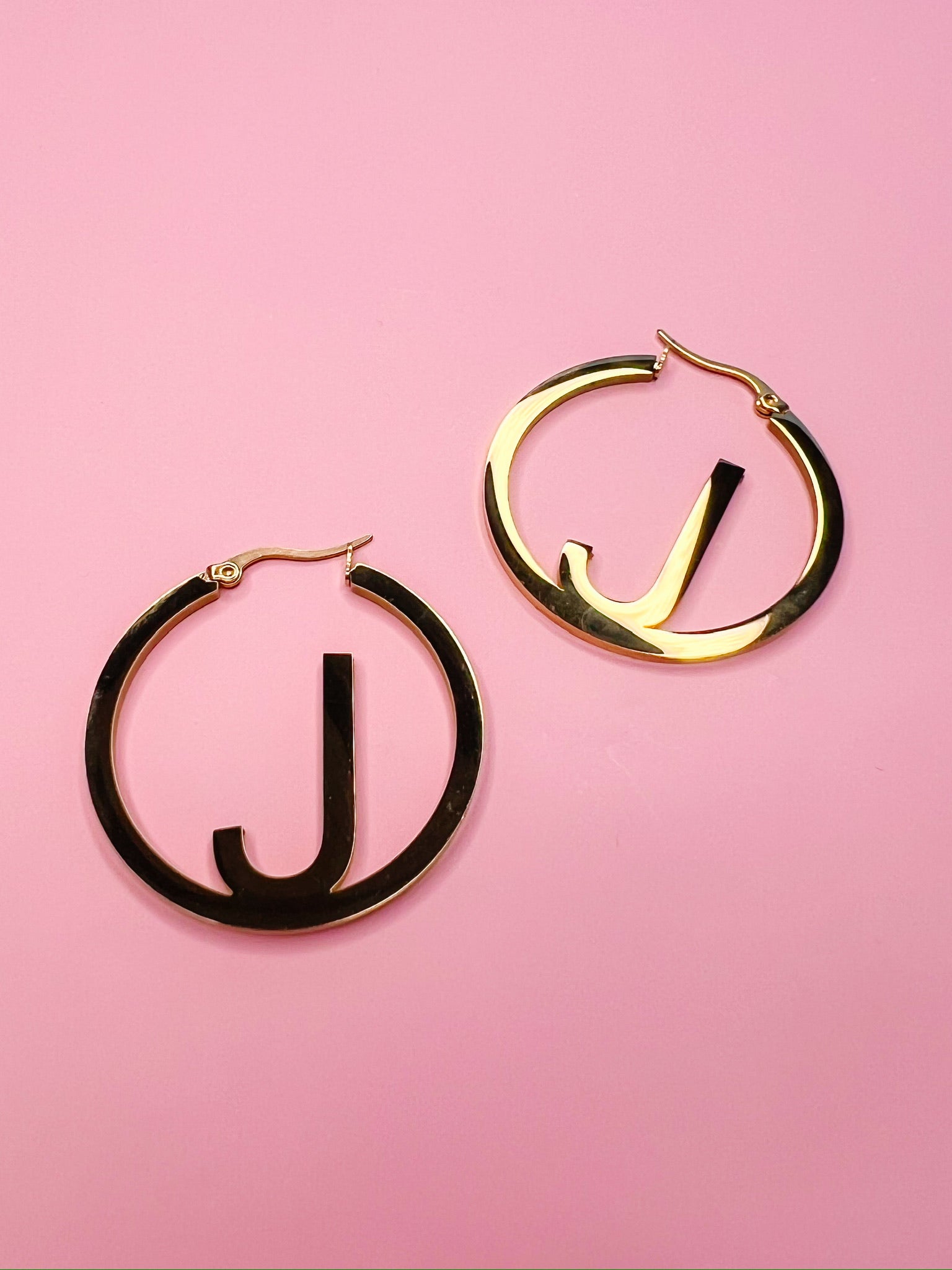 ICONIC INITIAL GOLD HOOP EARRING