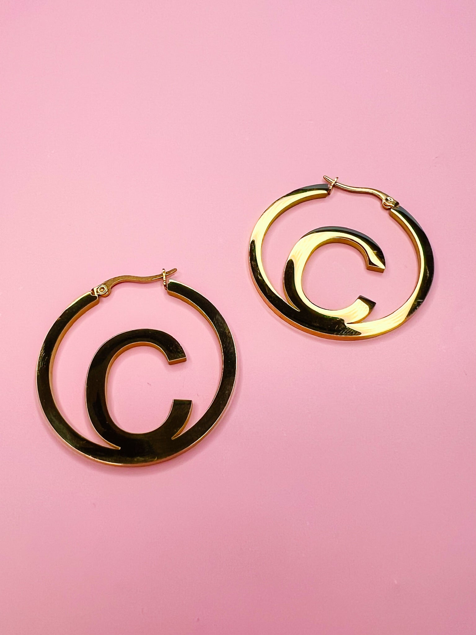 ICONIC INITIAL GOLD HOOP EARRING