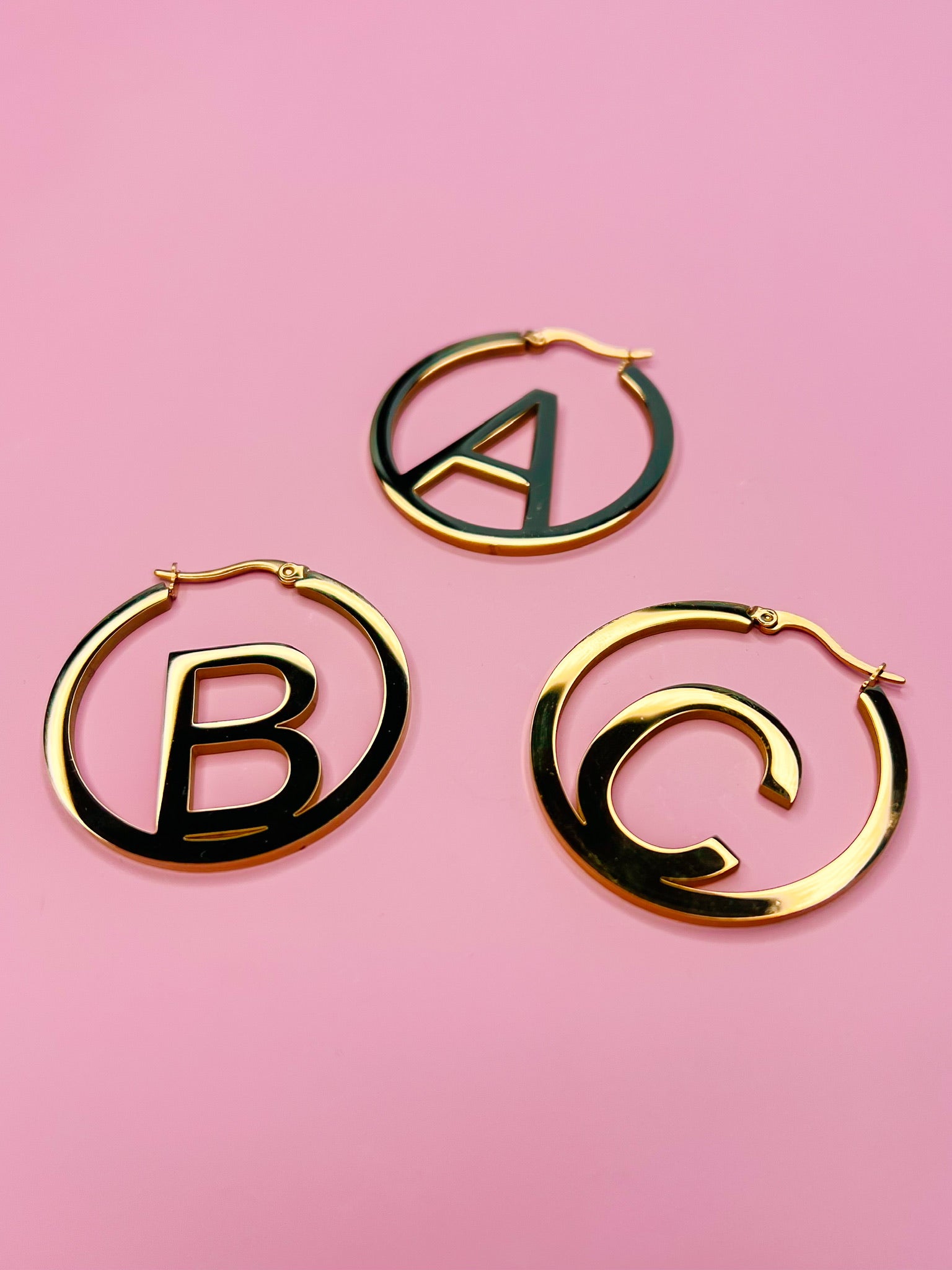 ICONIC INITIAL GOLD HOOP EARRING