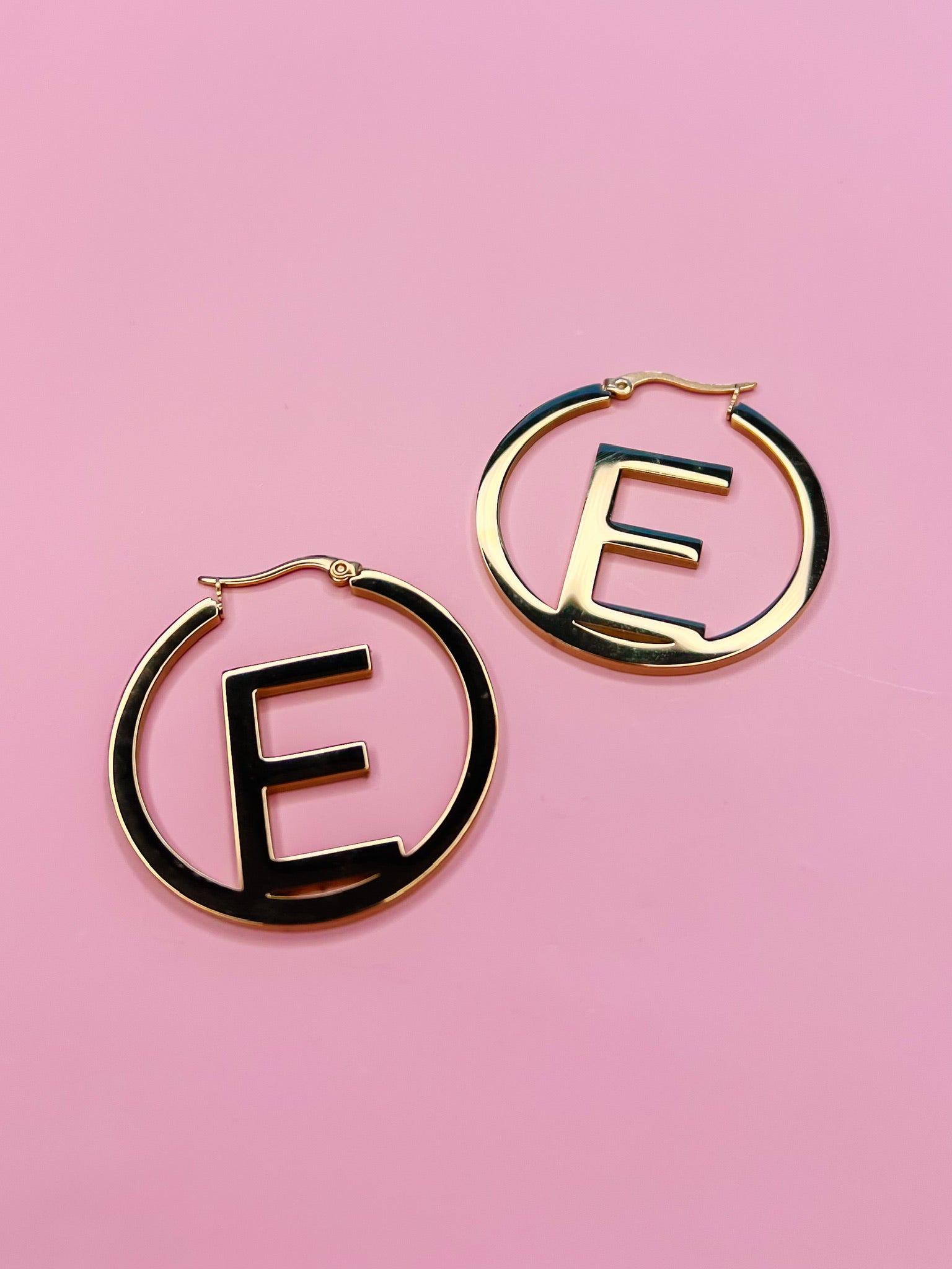 ICONIC INITIAL GOLD HOOP EARRING