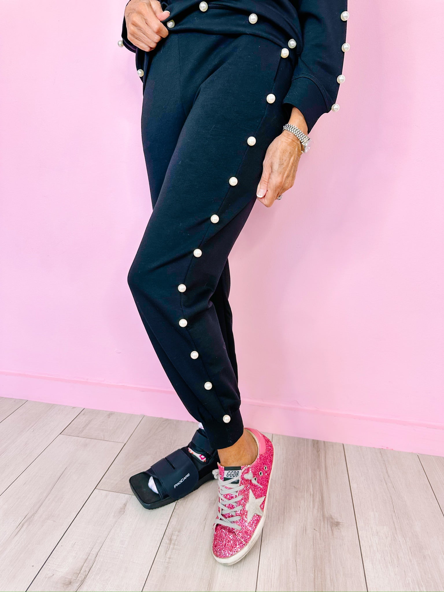 PERFECT IN PEARLS JOGGER - BLACK