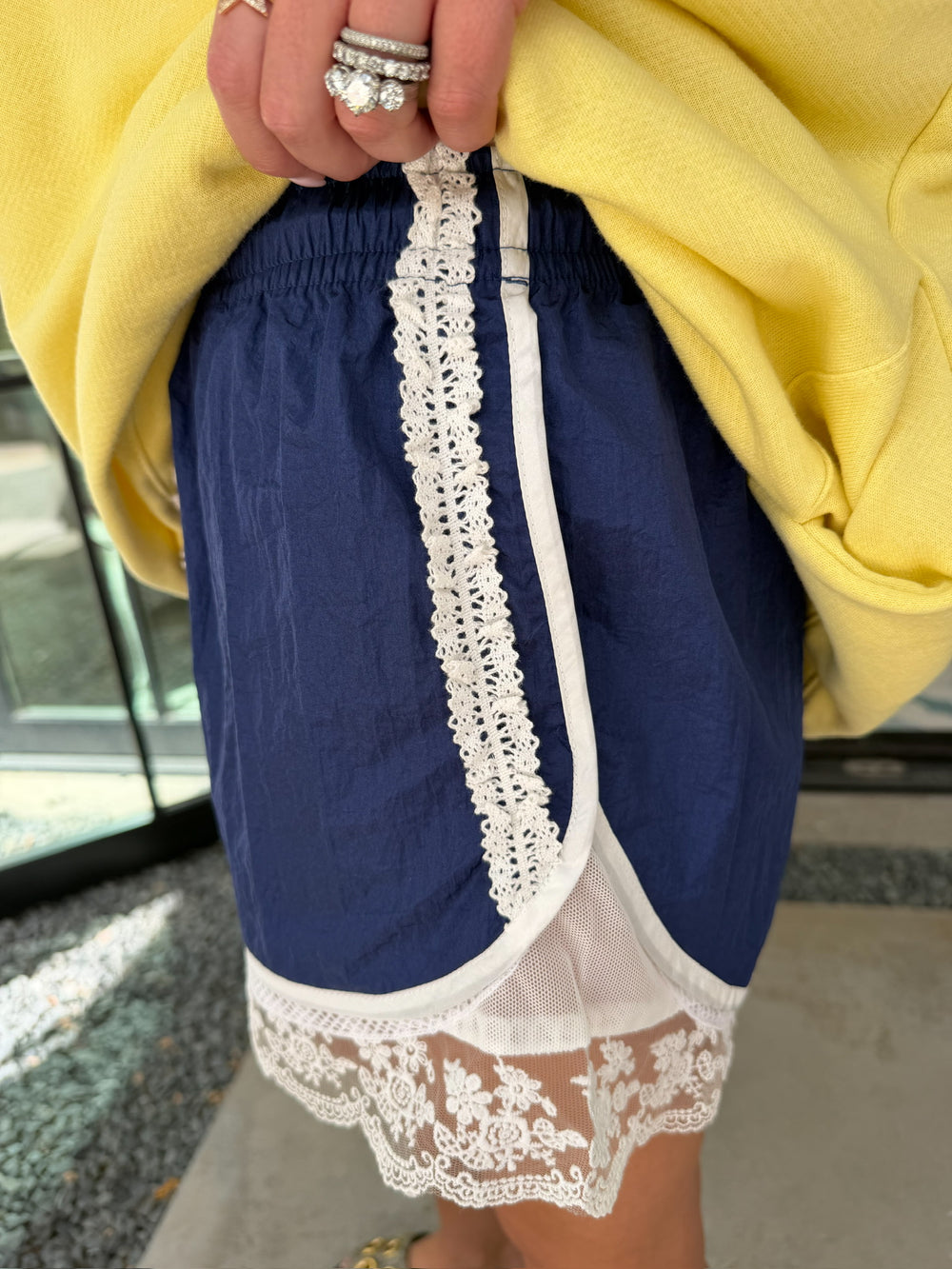 STAY ON TRACK LACE TRIM ACTIVE SHORTS - NAVY