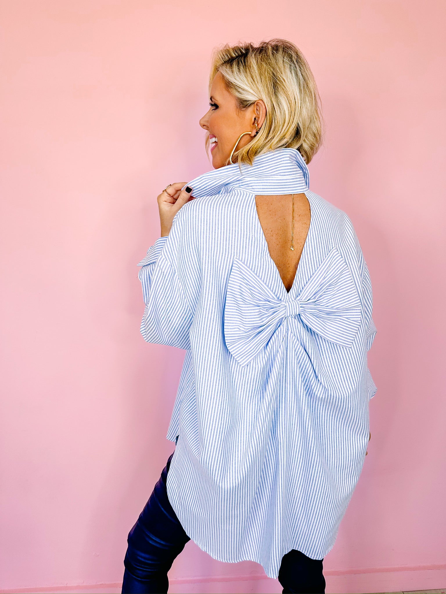 A BOW ABOVE THE REST STRIPE BUTTON UP TOP - BLUE