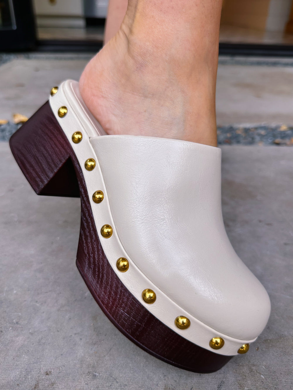 LILY STUDDED CLOG - BONE