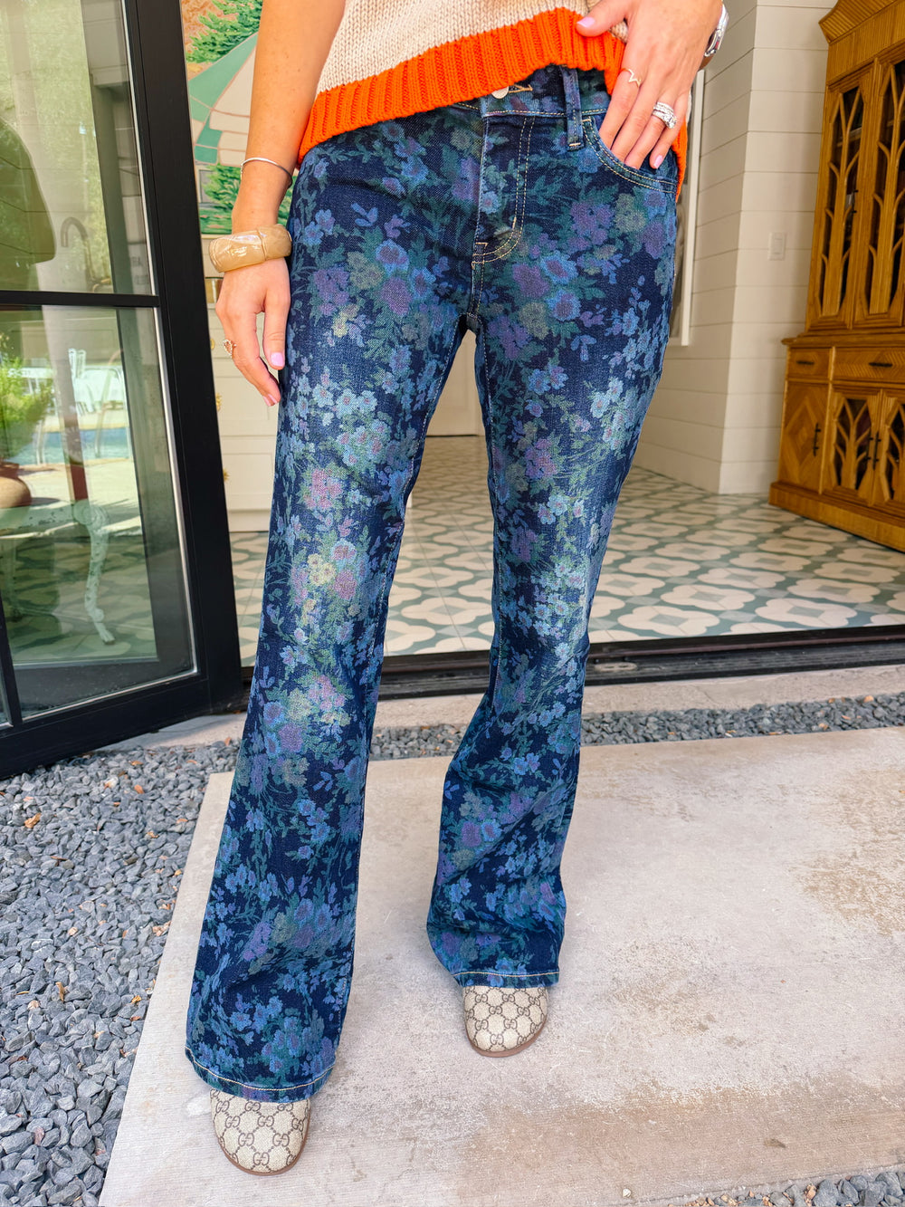 Woman wearing blue floral flare jeans with a subtle tonal pattern. Wear summer, fall or winter. Perfect for errand, casual mom look or casual friday. Dressy jeans.

