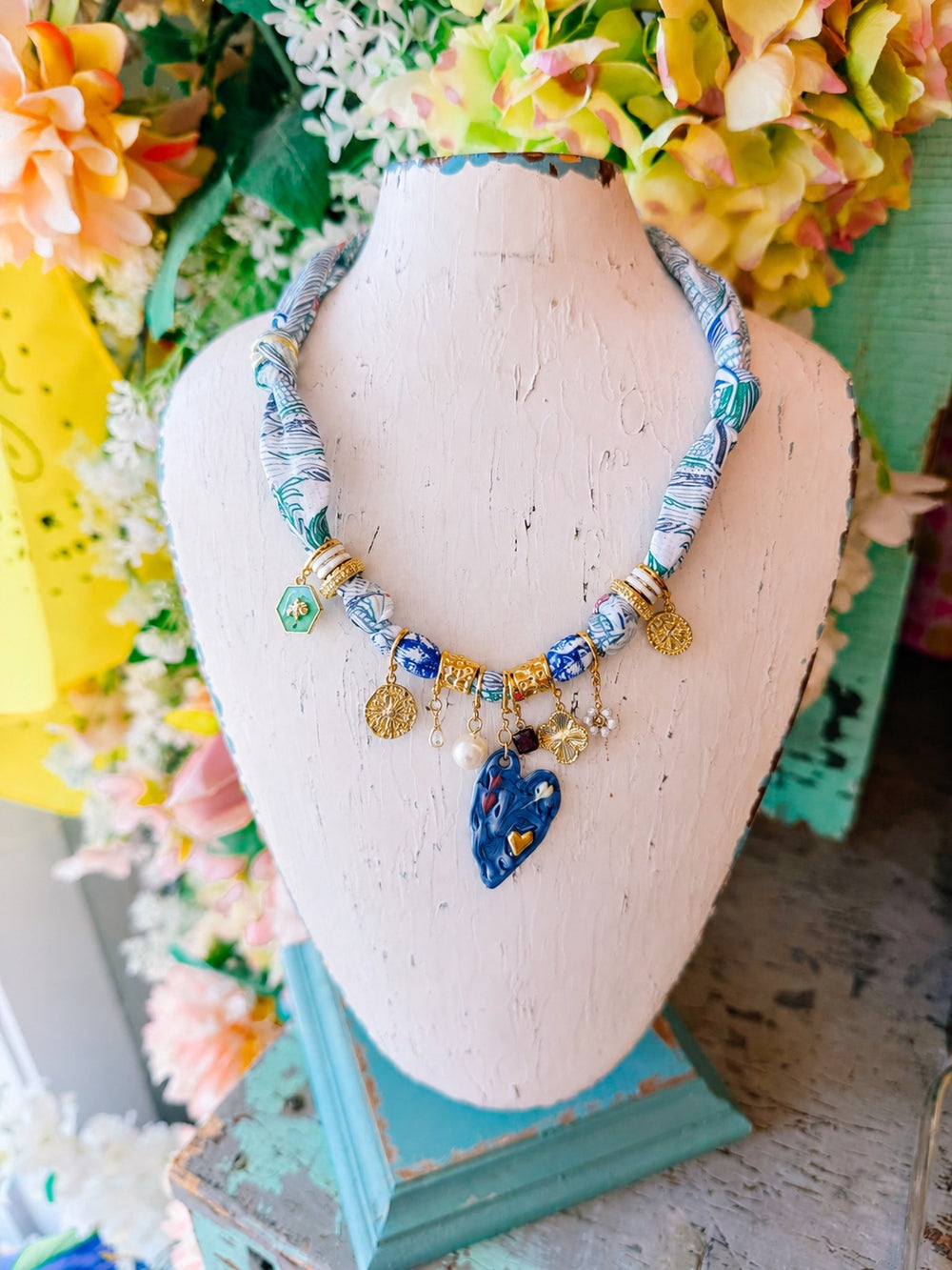 REIGN HEART SCARF CHARM NECKLACE - BLUE